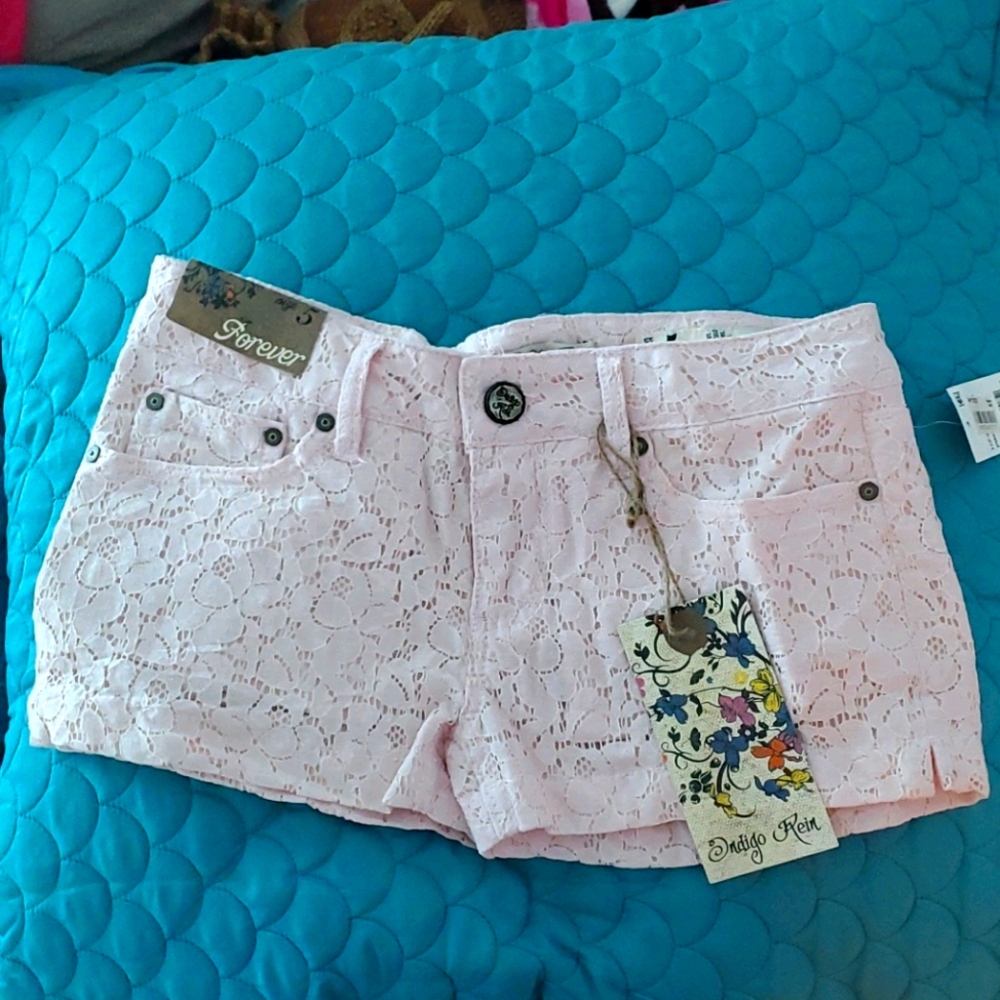 Pink lace print short shorts